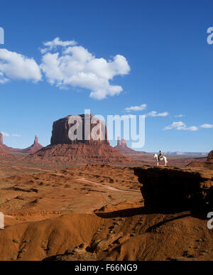 Utah, Monument Valley Navajo Indianer auf Pferd Stockfoto