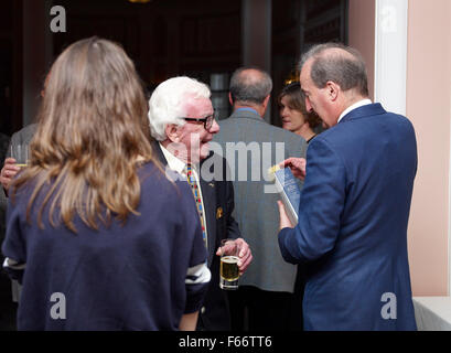 CHARLES MOORE und Barry Cryer mittags die Oldie literarische 11.10.15 Stockfoto