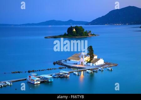 Vlacherna Kloster und die Kirche der Pantokrator auf Mouse Island, Kanoni, Korfu, Ionische Inseln Stockfoto