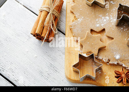 Weihnachtsplätzchen mit Gewürzen, Essen Nahaufnahme Stockfoto