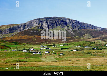 Ein Blick auf das Quiraing auf Trotternish Ridge, Isle Of Skye, innere Hebriden, Schottland, Vereinigtes Königreich. Stockfoto