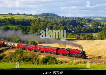 Dampf-Lokomotive LMS Jubilee Klasse 45699 Galatea in der Nähe von Low Baron Holz Bauernhof, Armathwaite, Settle Carlisle Eisenbahnlinie, UK. Stockfoto