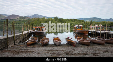 Boote am Derwent Water, Keswick im Lake District Stockfoto