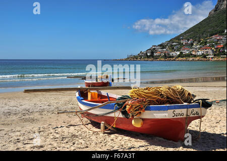 Fischerboot in Fish Hoek, Kapstadt, Südafrika - einem ruhigen Paradies Stockfoto