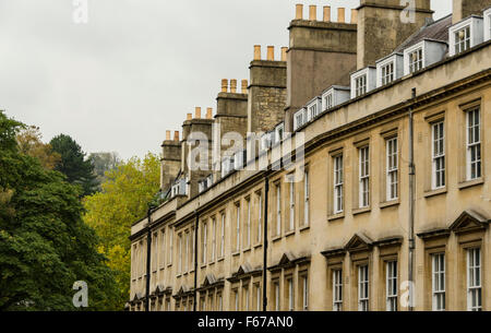 Oben auf einem georgianischen Terrasse in Bath, England. Stockfoto