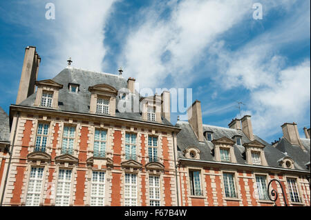 Place des Vosges - älteste geplanten Platz in Paris, im Viertel Marais. Paris, Frankreich. Stockfoto