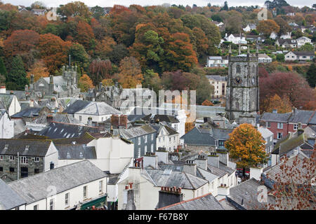 Die Stadt Tavistock am Rande des Dartmoor National Park, dominiert vom fünfzehnten Jahrhundert Pfarrei Kirche St. Eustachius Stockfoto