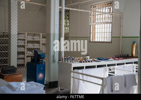 ALCATRAZ Insel, CA - 6. November 2015: Alcatraz-Insel in San Francisco, Kalifornien. Gefängniszelle innen- und Strafvollzug. Alcatraz Stockfoto