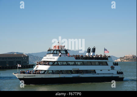 SAN FRANCISCO, CA - 6 NOV: Alcatraz Fahrgastschiff dockt an Pier 33 in San Francisco in der Nähe von San Francisco am 6. November 2015. Stockfoto