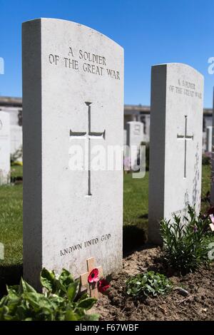 Tyne Cot Welt ein Soldatenfriedhof, der größten britischen Soldatenfriedhof in der Welt in Passendale, Belgien Stockfoto