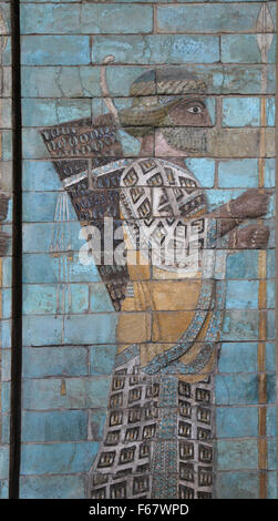 Fries der Bogenschützen. Persische Soldaten. Palast von Darius der große. 6. Jahrhundert vor Christus. Susa. Iran. Louvre-Museum. Paris. Frankreich. Stockfoto