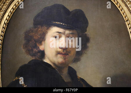 Rembrandt (1606-1669). Niederländischer Maler. Selbstportrait, trägt eine Mütze und ein Gold Ghain, Öl auf Holz. 1633. Louvre Museum. Paris. Stockfoto