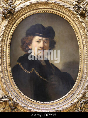 Rembrandt (1606-1669). Niederländischer Maler. Selbstportrait, trägt eine Mütze und ein Gold Ghain, Öl auf Holz. 1633. Louvre Museum. Paris. Stockfoto
