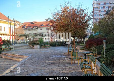 Ungarn, Miskolc 13., November 2015 Menschen genießen sonnige und warme Wetter in den nordöstlichen ungarischen Miskolc. Miskolc ist bekannt für seine Schwerindustrie und ist die zweitgrößte Stadt in Ungarn. Bildnachweis: Michal Fludra/Alamy Live-Nachrichten Stockfoto