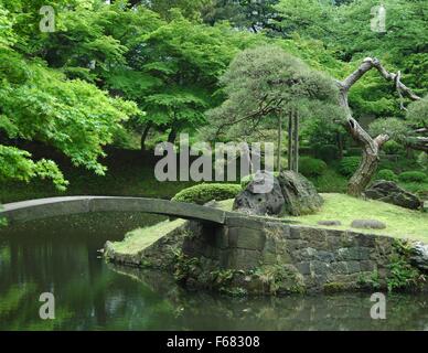 Blick auf den malerischen Park bei Koishikawa Korakuen Gardens, Tokyo, Japan Stockfoto