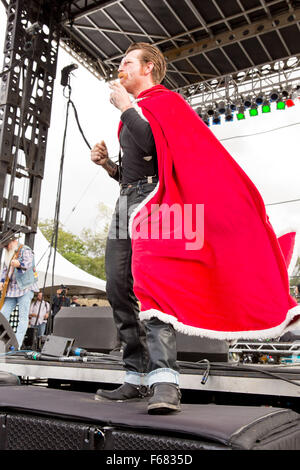 Chicago, Illinois, USA. 11. September, 2015. Musiker JESSE HUGHES von Eagles of Death Metal tritt beim Riot Fest im Douglas Park in Chicago, Illinois © Daniel DeSlover/ZUMA Draht/Alamy Live News Stockfoto