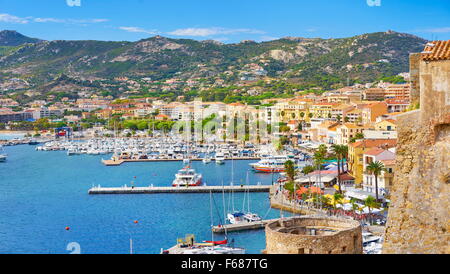 Yachthafen von Calvi, Balagne, Westküste, Korsika, Frankreich Stockfoto