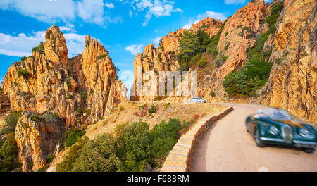 Berge-Straße durch den Calanches de Piana, Golfe de Porto, Korsika, Frankreich, UNESCO Stockfoto