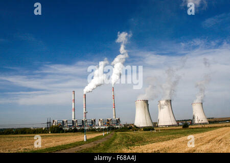 Kühlkraftwerk in der Landschaft Pocerady Tschechische Republik Produktion Elektrizität, Energiewirtschaft Stockfoto