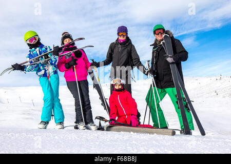 Familie auf das Skifahren Stockfoto