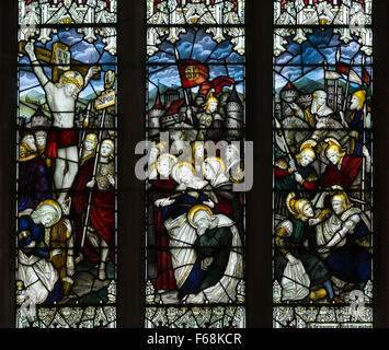 Christi Kreuzigung Glasmalerei, Allerheiligen und St. James Church, Kings Cliffe, Northamptonshire, England, UK Stockfoto