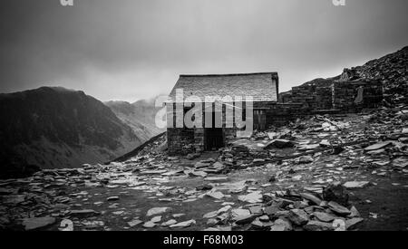 Dubs Hütte-Schutzhütte Fleetwith Pike mit Blick auf Heuhaufen in Buttermere in den Lake District National park Stockfoto