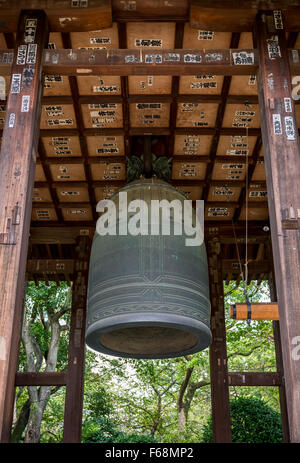 Bell im Zojo Ji-Schrein in Tokio, Japan. Stockfoto