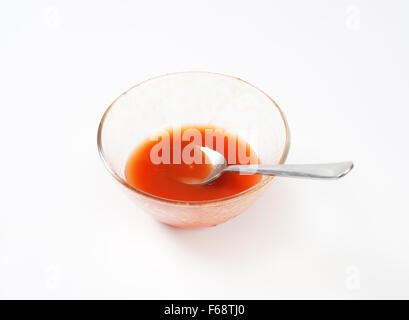 Tomaten Suppe auf weißem Hintergrund Stockfoto