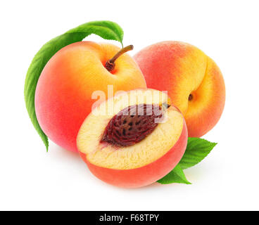 Frische Pfirsiche isoliert auf weißem Hintergrund mit Beschneidungspfad Stockfoto