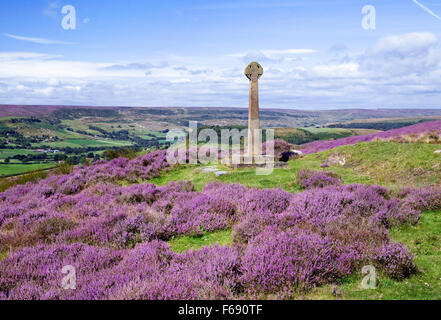 Millenium Cross, oben Rosedale North York Moors National Park North Yorkshire England Großbritannien Stockfoto