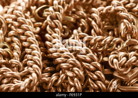 Unscharfen Hintergrund mit alten goldenen Kette Stockfoto