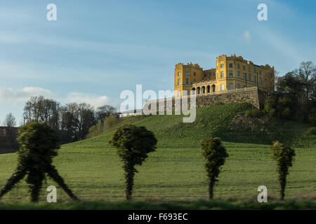 Das gelbe Gebäude, The Dower House bei Stoke Park neben dem M32, Bristol UK Stockfoto