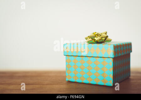 Weihnachten blau und Gold Geschenkbox Stockfoto