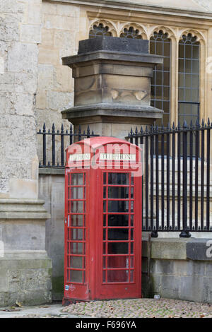 Rote Telefonzelle in Oxford Stockfoto