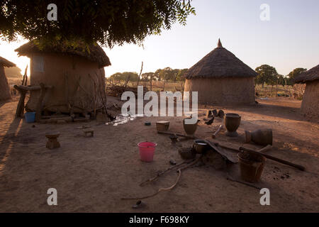 Alltag in einem malischen Dorf. Stockfoto