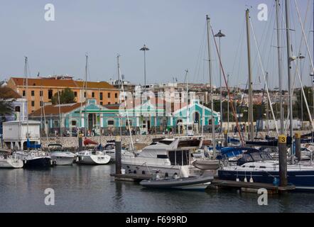 Lissabon, PORTUGAL - 24. Oktober 2014: Doca do Bom Sucesso Hafen in Belem, Lissabon, Portugal Stockfoto