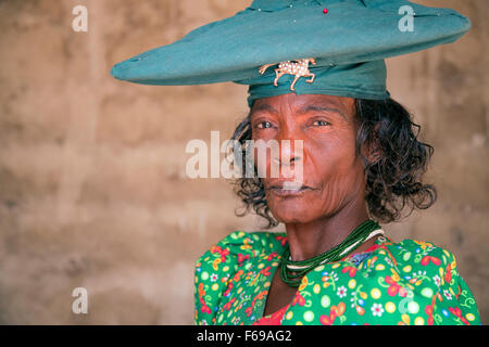 Herero-Frau am Fort Sesfontein, Namibia, Afrika Stockfoto