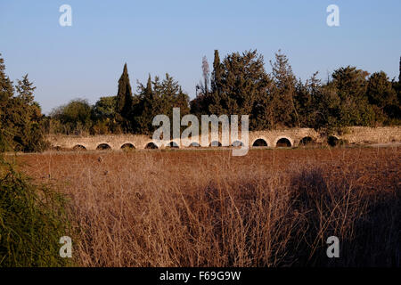 Eine alte osmanische Aquädukt im Kibbutz Lohamei HaGeta'ot in der Nähe von Akko in Israel Stockfoto