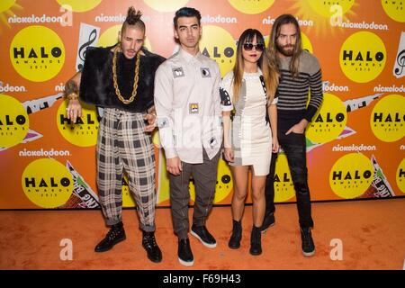 Cole Whittle, Joe Jonas, JinJoo Lee, Jack Lawless Dnce im Ankunftsbereich für 2015 Nickelodeon HALO Awards, Pier 36, neu, NY 14. November 2015. Foto von: Steven Ferdman/Everett Collection Stockfoto