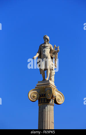 Apollon-Statue an der Säule, Athen, Griechenland Stockfoto