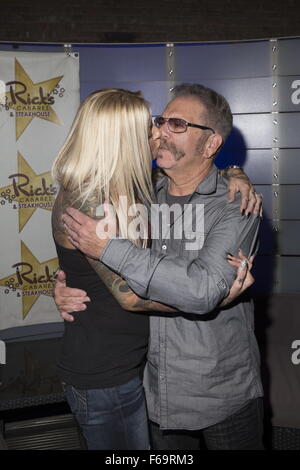 Ricks Kabarett NYC 10. Jubiläumsparty mit "Ronnie Limousinen-Chauffeur" von der Howard Stern Show mit: Britney Shannon, Ronnie Mund Where: New York, New York, Vereinigte Staaten von Amerika bei: 14. Oktober 2015 Stockfoto