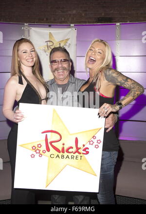 Ricks Kabarett NYC 10. Jubiläumsparty mit "Ronnie Limousinen-Chauffeur" von der Howard Stern Show mit: Britney Shannon, Ronnie Mund Where: New York, New York, Vereinigte Staaten von Amerika bei: 14. Oktober 2015 Stockfoto