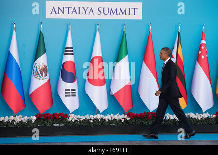 Antalya, Türkei. 15. November 2015. US-Präsident Barack Obama kommt auf dem G20-Gipfel der wichtigsten Industrie- und Schwellenländer Länder. Die G20-Gruppe der neunzehn Industrie- und Schwellenländer-Ländern und der EU treffen sich unter dem Vorsitz der Türkei am 15. und 16. November 2015 im türkischen Badeort. Bildnachweis: Dpa picture Alliance/Alamy Live News Stockfoto