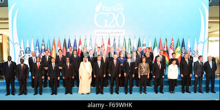 Antalya, Türkei. 15. November 2015. Chinesischen Staatspräsidenten Xi Jinping und andere Führer der 10. Gipfel der Gruppe der zwanzig (G20) großen Volkswirtschaften posieren für Fotos in Antalya, Türkei, 15. November 2015. Bildnachweis: Li Xueren/Xinhua/Alamy Live-Nachrichten Stockfoto