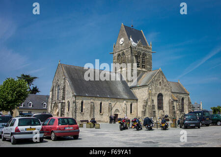 Fallschirmjäger, die Hängende Kirche, St. Mere Eglise auf 27. Juni 2013 in der Normandie, Franken Stockfoto