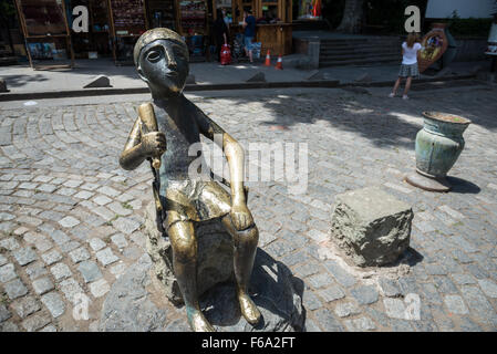 kleinen Tamada-Statue am beliebten Shardeni Street mit vielen Clubs, Pubs und Restaurants in Tiflis, der Hauptstadt Georgiens Stockfoto