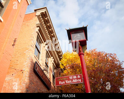 Eine Straße Zeichen für Fan Tan Alley in Chinatown, Victoria, Britisch-Kolumbien, Kanada. Stockfoto