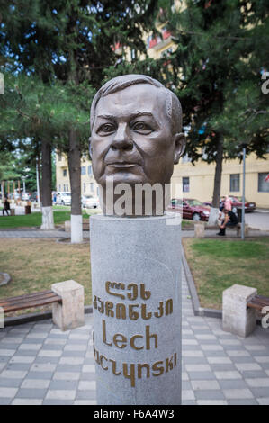 Das Denkmal des ehemaligen polnischen Präsidenten Lech Kaczynski in Tiflis, Georgien Stockfoto