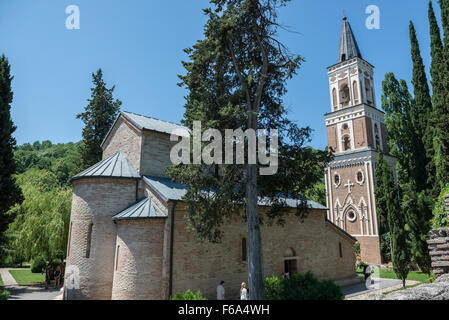 Ninos Grab und Bell Turm am Kloster der heiligen Nino in Bodbe - georgische orthodoxe Klosterkomplex, Kachetien Region, Goergia Stockfoto