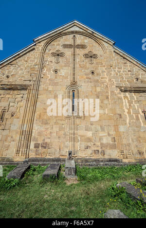 Kirche Mariä Himmelfahrt - Teil der mittelalterlichen Burg von Ananuri über Aragvi Fluss in Georgien Stockfoto